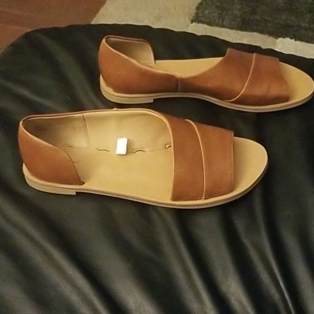 Sandals - Picture 2 of 4